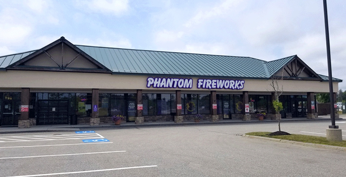 As Fireworks Store Moves In, Other Businesses Make Way